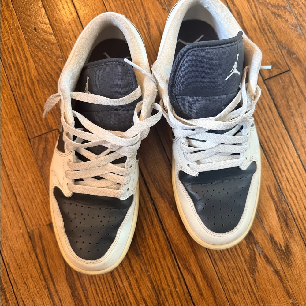 Nike Jordan Low Sneakers - Picture 2 of 6